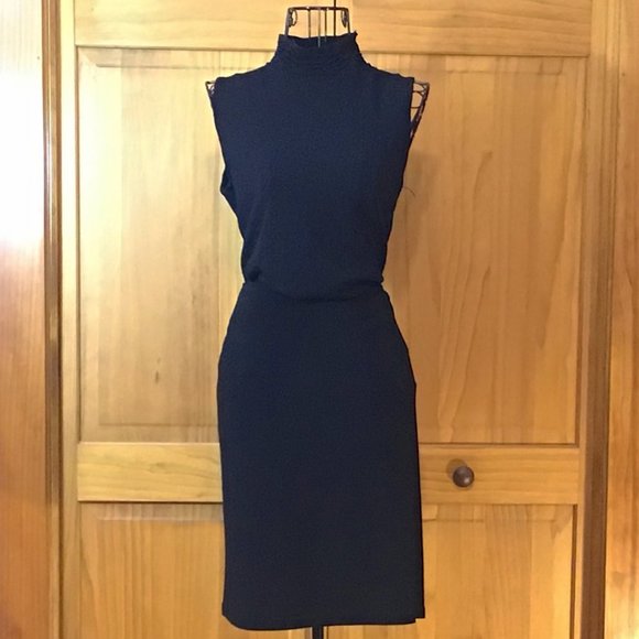 Black Turtleneck Sleeveless Blouse - Picture 2 of 4